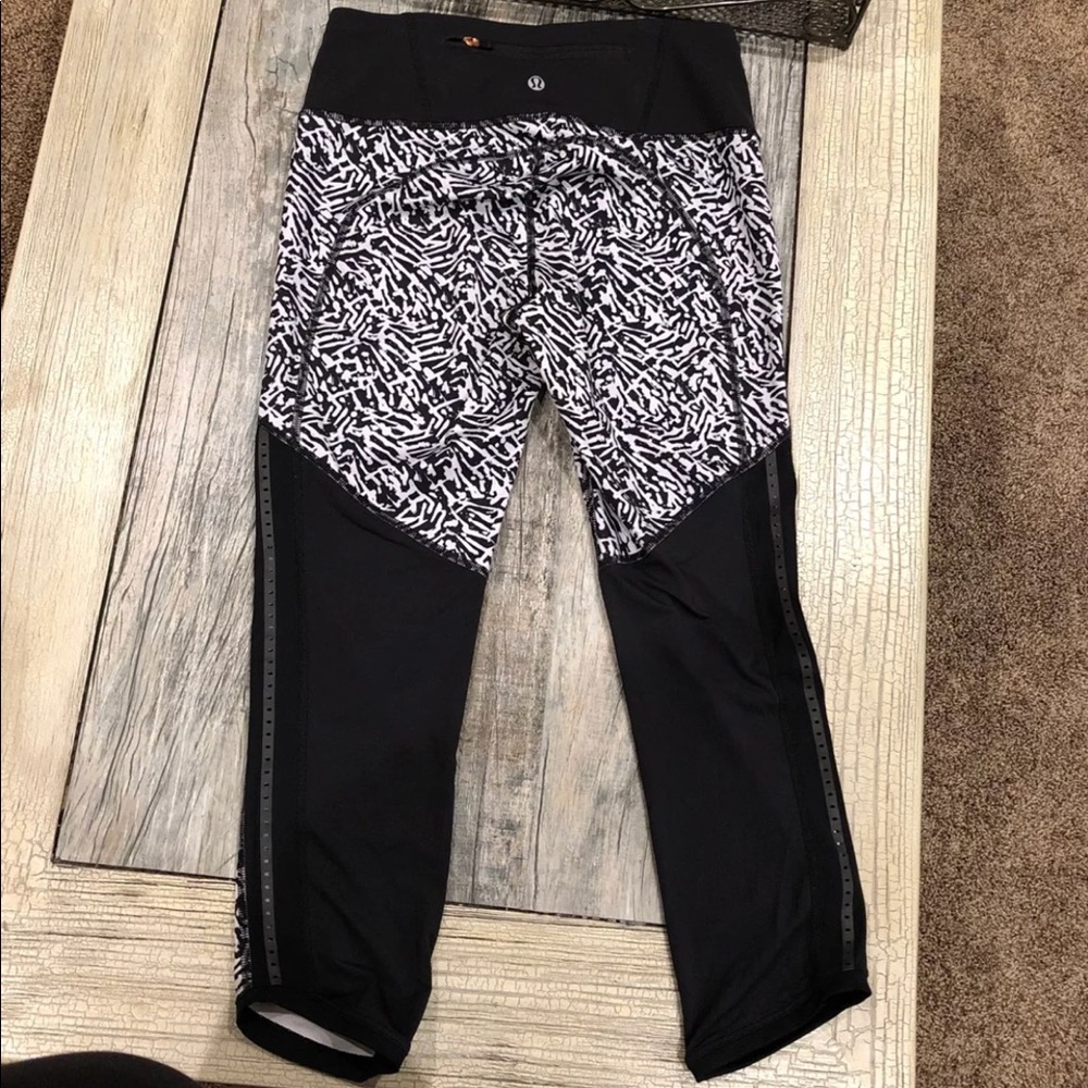 Lululemon pace pusher crop in like new condition.